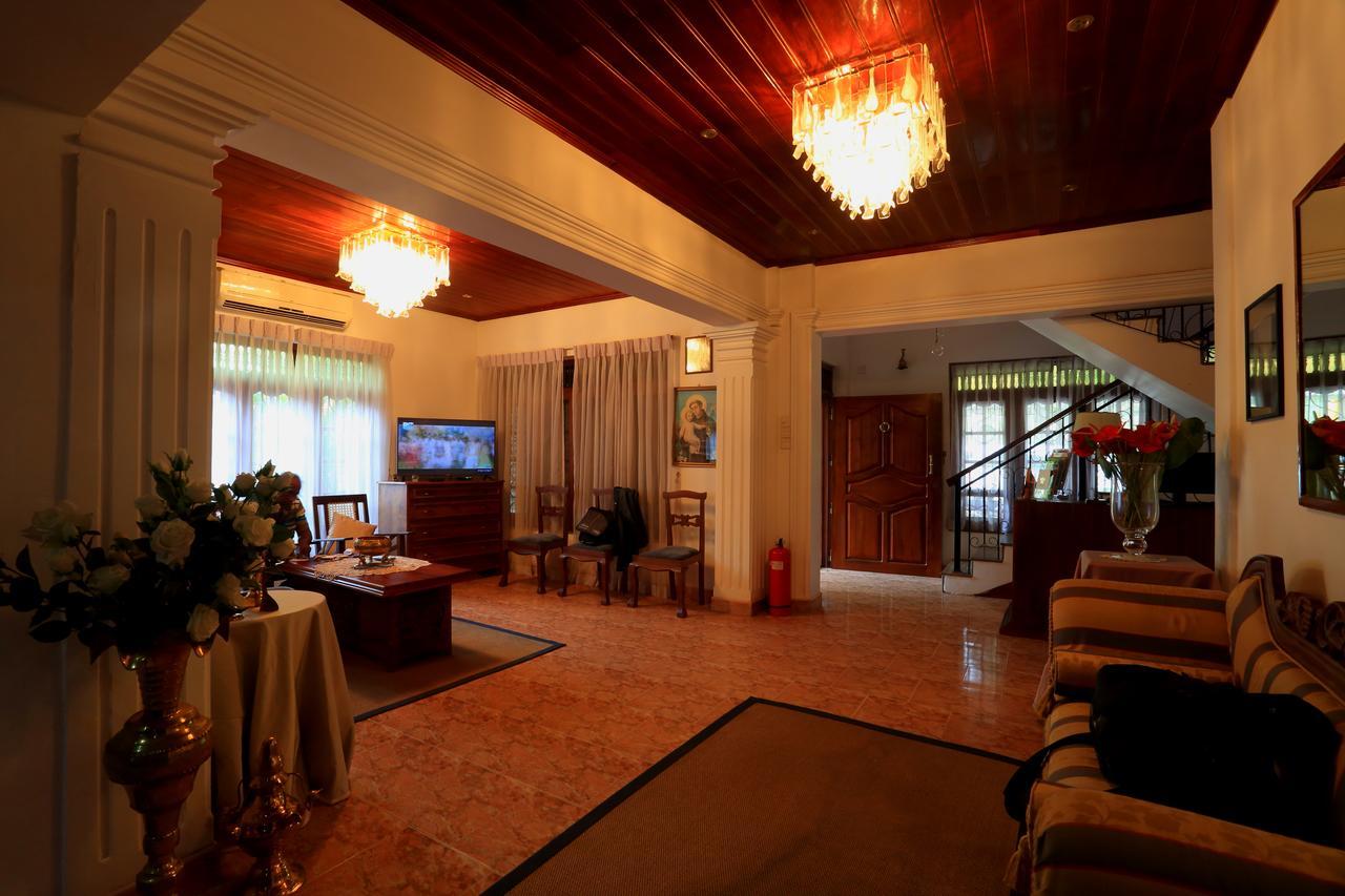 Hotel Emel Boutique Negombo Esterno foto