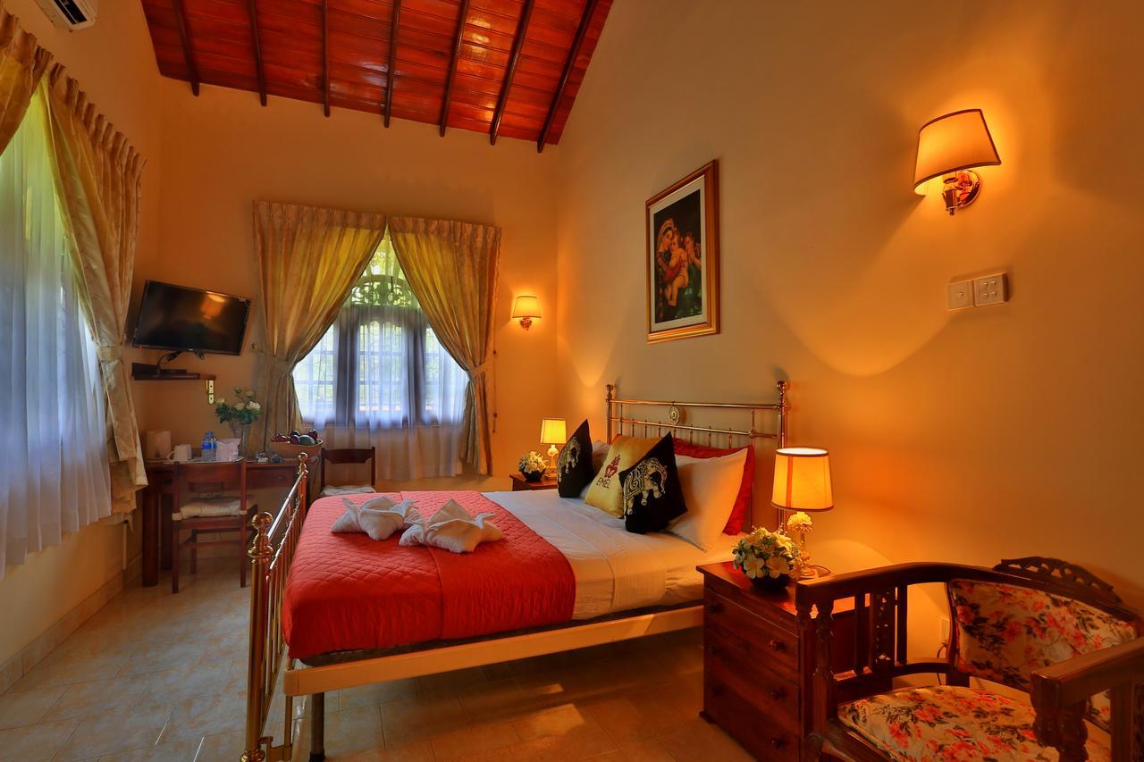 Hotel Emel Boutique Negombo Esterno foto